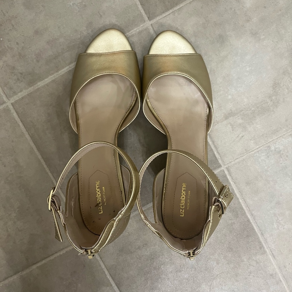 Liz Claiborne Gold Wedges